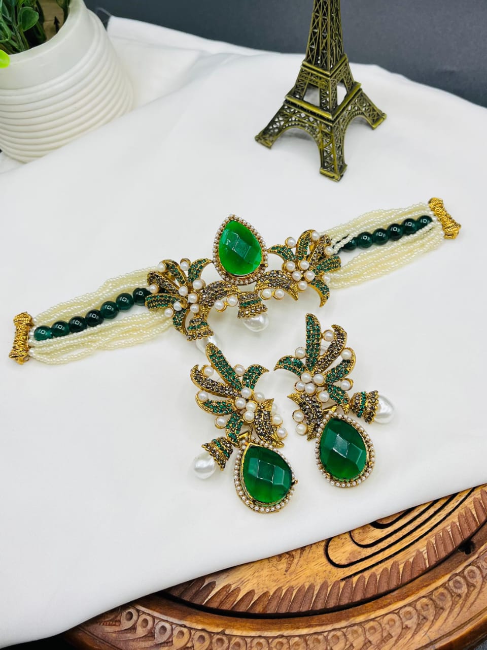 Emerald Grace Pearl Choker & Earring Set Emerald Grace Pearl Choker & Earring Set