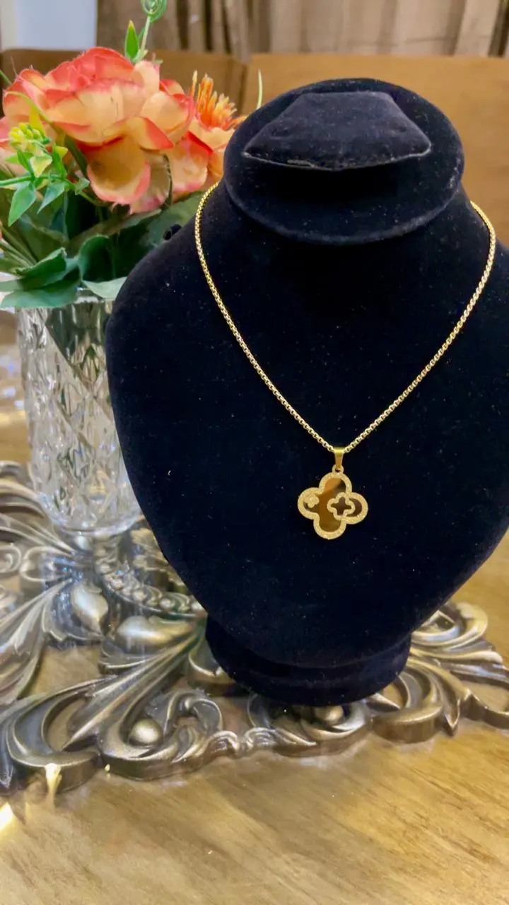 ✨gold clover locket pendant set – stylish & modern jewelry✨ ✨gold clover locket pendant set – stylish & modern jewelry✨