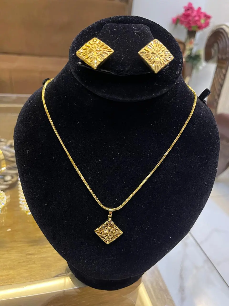 ✨royal gold square pendant & earring set – intricate floral carved design✨ ✨royal gold square pendant & earring set – intricate floral carved design✨