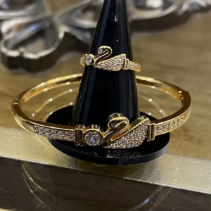 ✨elegant gold swan bracelet & matching ring set✨
