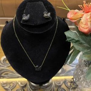 ✨elegant black swan crystal locket set with gold tone chain✨