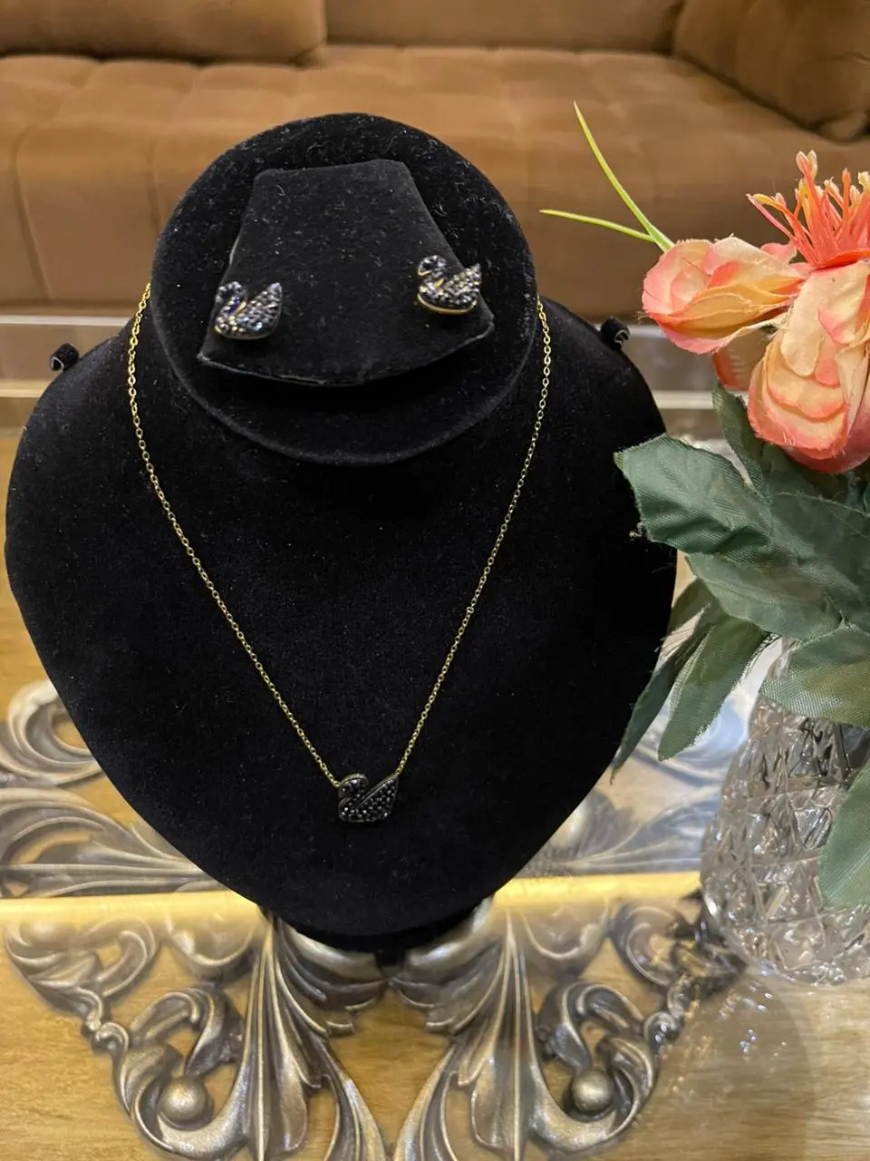 ✨elegant black swan crystal locket set with gold tone chain✨ ✨elegant black swan crystal locket set with gold tone chain✨
